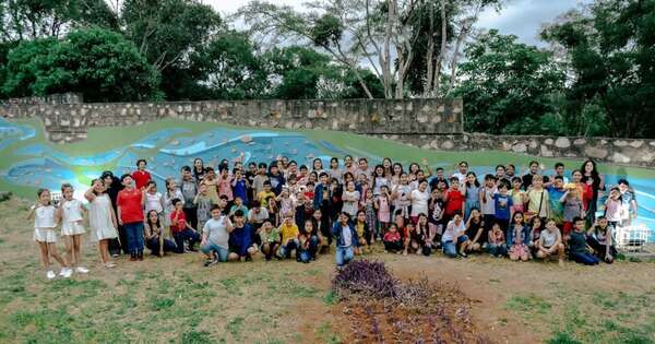 La Nación / Se estrenó un mural hecho por 200 niños en el Parque Urbano