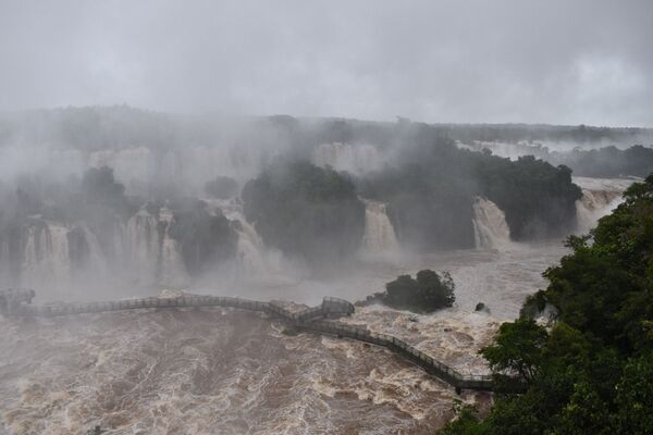 Rugir imponente: Cataratas del Yguazú supera los 7 millones de litros por segundo - La Clave