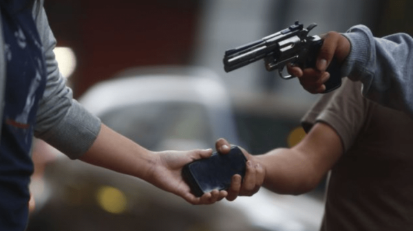 Adolescentes de 16 y 13 años violentaron puerta de una vivienda para robar