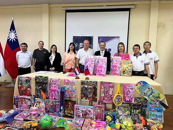 Consulado de Taiwán en CDE refuerza la magia de la Navidad con donación de juguetes en Itapúa | DIARIO PRIMERA PLANA
