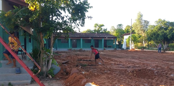 Gobernación inicia construcción de un tinglado multiuso para una escuela de la capital de San Pedro • RADIO NACIONAL