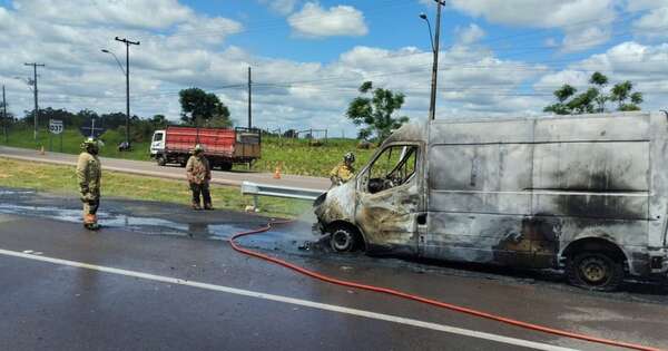 Diario HOY | Móvil de traslado de internos ardió en llamas en plena ruta en Caacupé