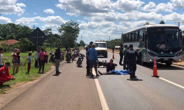 Accidente fatal: Motociclista pierde la vida al ser arrollado por un camión en Coronel Oviedo – Prensa 5