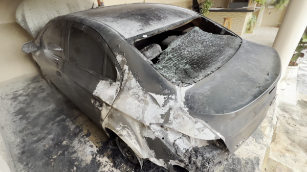 Concepción: incendian automóvil de una docente tras derramarle combustible - trece