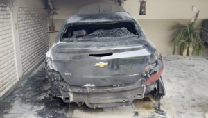 Docente denunció que su automóvil fue incendiado tras derramarle combustible - Unicanal