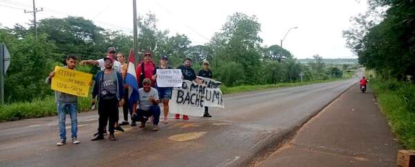 AUDIO: Pobladores de San Pedro iniciaron una campaña de colaboración para el bacheo de la Ruta PY 08 - Periodísticamente - ABC Color