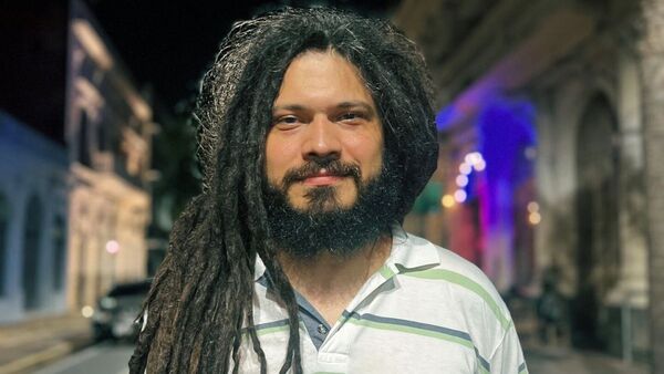 Sergio Alvarenga lanza Jagua Juka, una antología de cuentos con Villa Elisa como hilo conductor