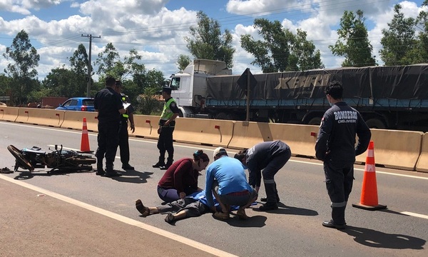 Motociclista fallece tras ser rozado por un camión de gran porte en Coronel Oviedo - OviedoPress