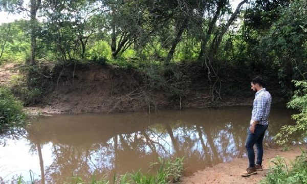 Pobladores de Pasito rechazaron vertido de desechos en su arroyo antes del río Tebicuarymí - OviedoPress