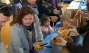 Paraguayos en España comparten vorí vorí en honor a la Virgen de Caacupé - OviedoPress