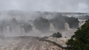 Cierran pasarela de las Cataratas del Yguazú por precaución, ante aumento de caudal