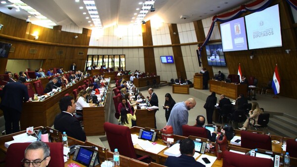 Sancionan préstamos por USD 810 millones y la deuda sigue creciendo
