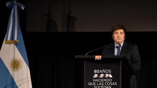 Milei anuncia una "motosierra profunda" en Argentina para 2025