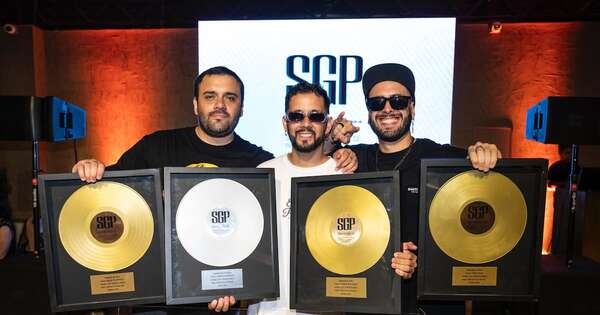 La Nación / SGP entregó el primer Disco de Platino a un grupo paraguayo