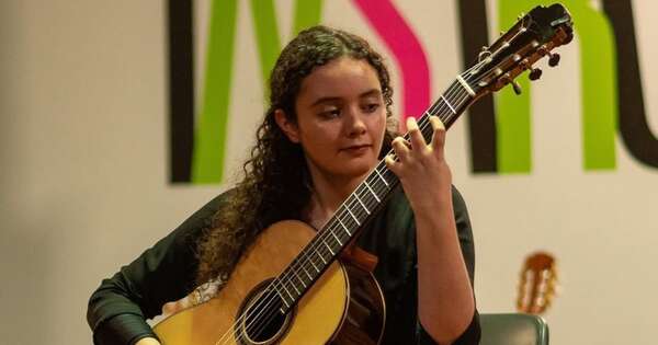 La Nación / Guitarrista sanjuanina de 20 años se consagró en audición