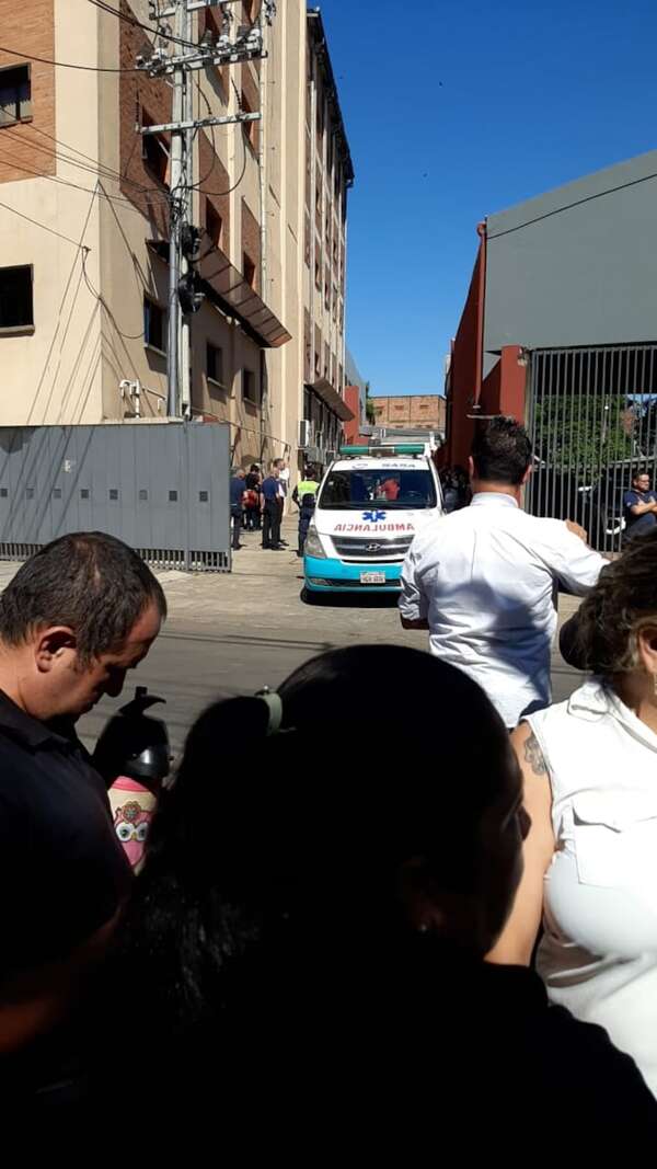 Explosión y evacuación en edificio de Registros Públicos - Nacionales - ABC Color