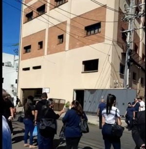 Susto en oficina de Registros Públicos por explosión de balón de nitrógeno - 1000 Noticias