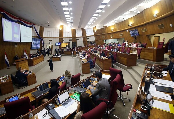 Sigue la controversia en torno a ley que crea el RUN - 1000 Noticias