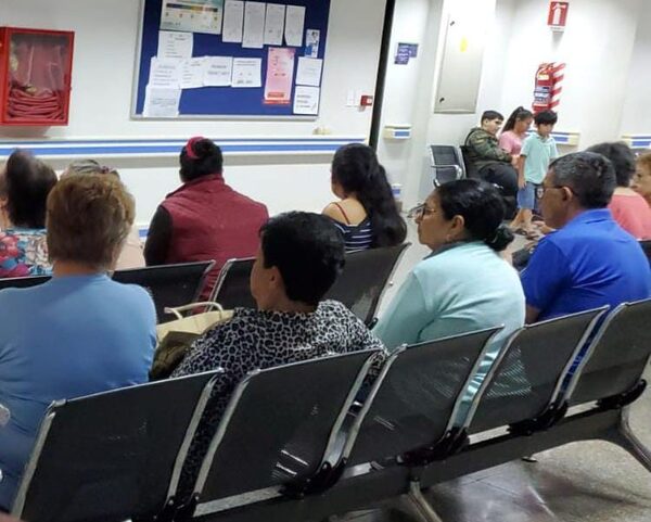 Largas horas de esperas afectan a pacientes de tercera edad en el IPS de CDE