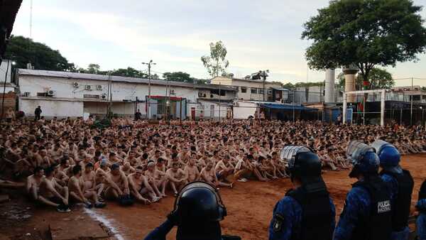 Durante Operativo Peine Fino en penitenciaría de CDE requisan armas, alcohol y drogas • RADIO NACIONAL