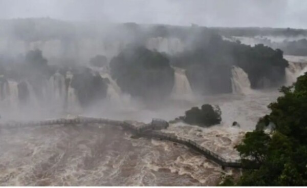 Cierran pasarela Garganta del Diablo por aumento del caudal