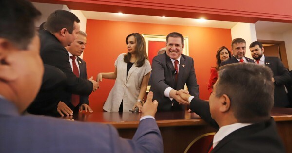 Apoderados de Marito saltan al cartismo para blindarse y el abdismo los tilda de "acomodados de turno"