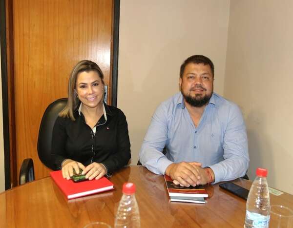Creación de universidad privada y títulos “mau” desatan pelea entre Lizarella y Soroka - Política - ABC Color