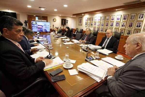 Corte designa como agente fiscal a exbailarina de reality televisivo - Nacionales - ABC Color