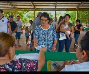 La Entidad Binacional Yacyretá inicia entrega de bonos sociales como aporte institucional  por fin de año
