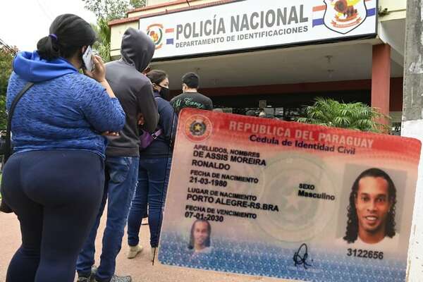¿Ronaldinho ya no gestionará cédula en Identificaciones? Plantean delegar expedición de C.I. a Registro Civil - Política - ABC Color