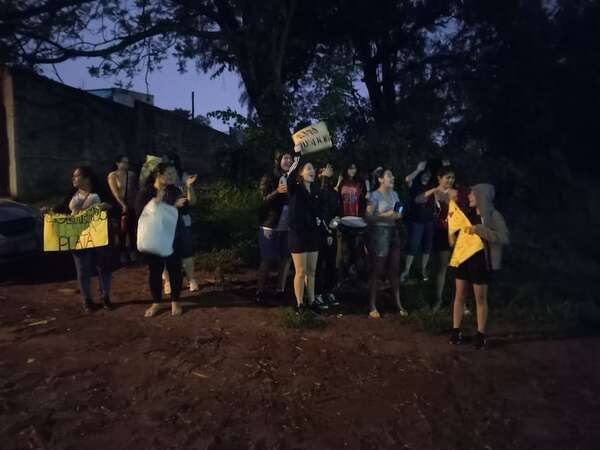 Suspenden fiesta de colación debido a que una mamá se habría apropiado del dinero del curso - Nacionales - ABC Color