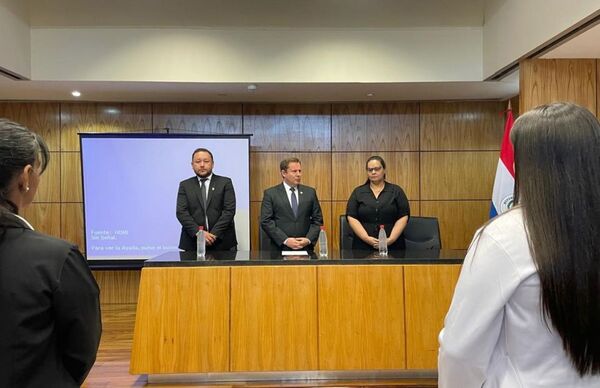 Vicepresidente 2do. de la Corte Suprema de Justicia tomó juramento a 11 nuevos abogados en Alto Paraguay