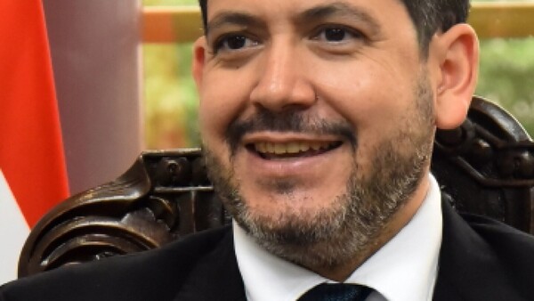 Cargos y próximas internas hacen tambalear al cartismo