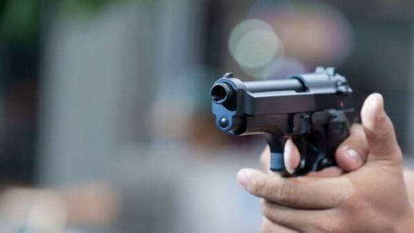 Asaltante fallece tras recibir dos disparos con su propia pistola