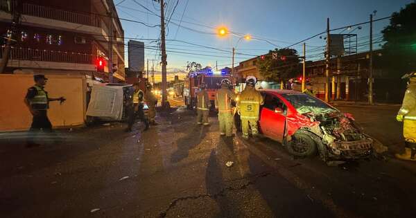 Diario HOY | Auto embistió a un camión y provocó un vuelco: cinturón salvó 4 vidas
