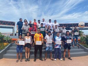 Entrega de certificados y uniformes a nuevos guardavidas de las playas de Encarnación