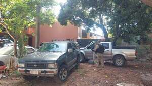 Hallan camionetas robadas frente a taller del Indert, en el barrio Vista Alegre de Asunción - Policiales - ABC Color