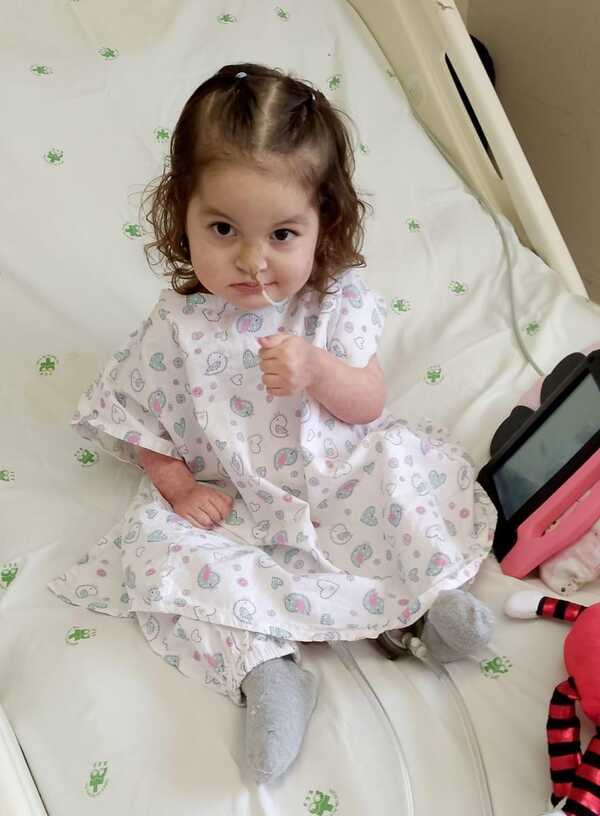 Jimena, la pequeña conectada a un corazón artificial, se encuentra grave - Unicanal