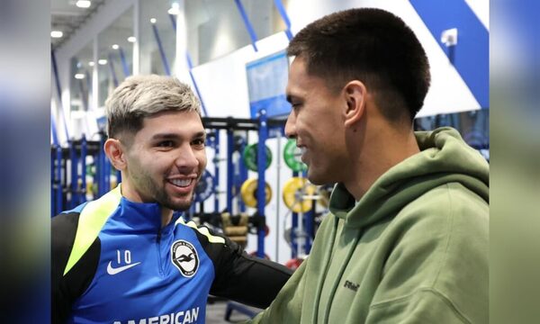 Julio Enciso fue el encargado de recibir a Diego Gómez en el Brighton