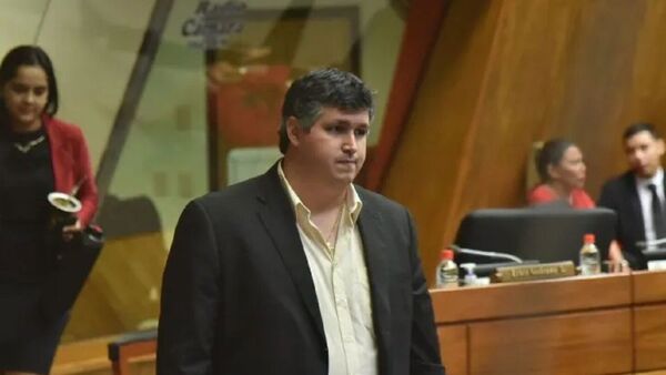 Esteban Samaniego se salva de juicio por desfalco municipal, pero su esposa y su madre fueron acusadas