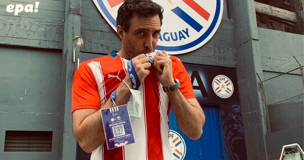 Ramin Navai se despide de nuestro país acompañado de una “paraguaya hermosa”
