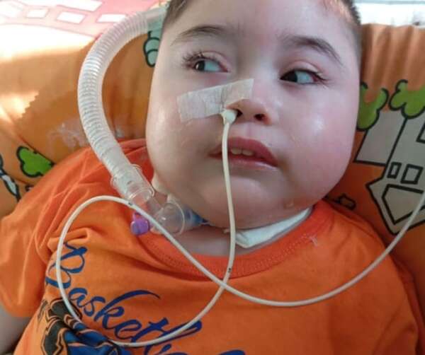 ¡Ayuda! Desesperada madre urge costoso equipo médico para su bebé, que lleva 18 meses hospitalizado - Nacionales - ABC Color