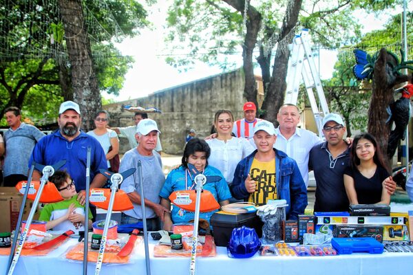 Ñeembucú fortalece el emprendedurismo inclusivo con nueva entrega de herramientas y equipos - .::Agencia IP::.