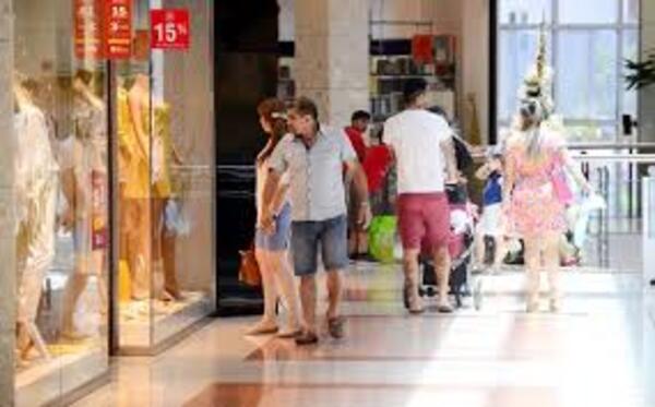 Sector de Centros Comerciantes expectante ante movimiento de diciembre • RADIO NACIONAL