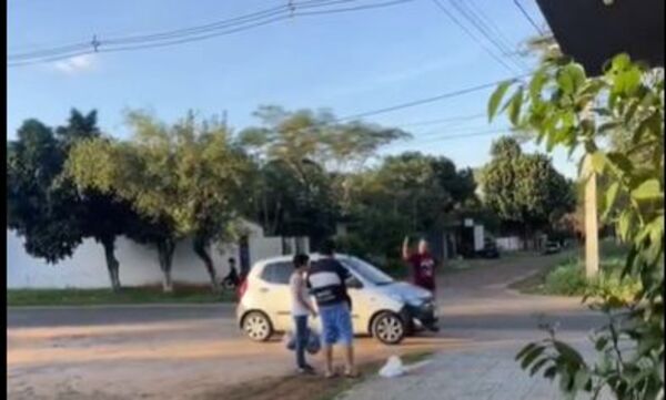 (VIDEO) Pasajero tatacho tiró plata en el suelo a Bolt tras altercado