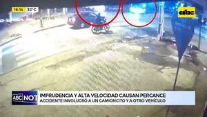 Imprudencia provoca accidente sobre avenida Fernando: automóvil colisionó contra camión - ABC Noticias - ABC Color