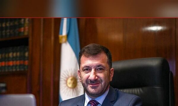 Senado expulsó a legislador kurepa que metió platal en Paraguay y quedó preso