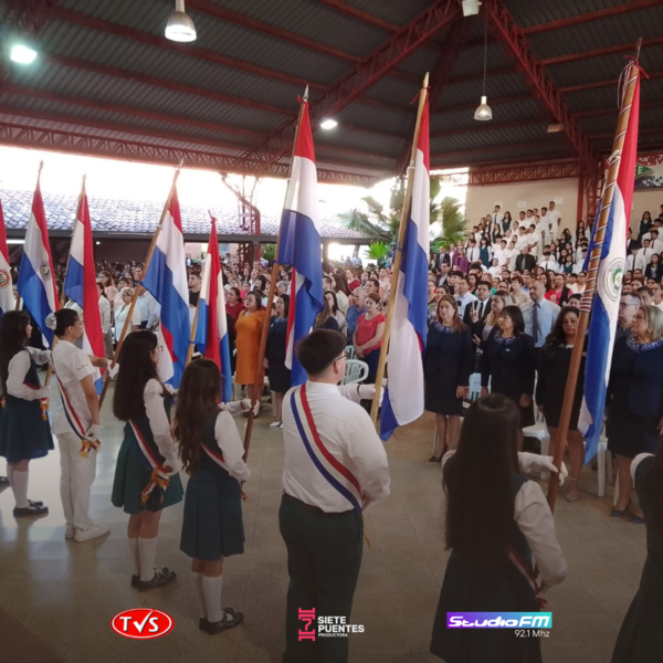 EMOTIVA CEREMONIA DE EGRESADOS DE BACHILLERES EN EL CENTRO REGIONAL DE ENCARNACIÓN "GRAL. PATRICIO ESCOBAR" - TVS