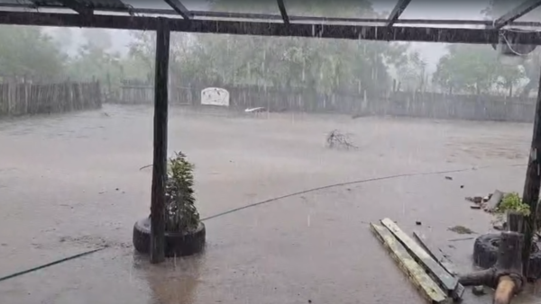 Una fuerte tormenta con algunos daños materiales se registro en Alto Paraguay