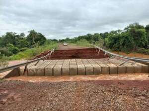 Aguardan respuesta del MOPC para reparar el camino que quedó cortado tras el desborde del arroyo Tacuary en Itapúa - Nacionales - ABC Color